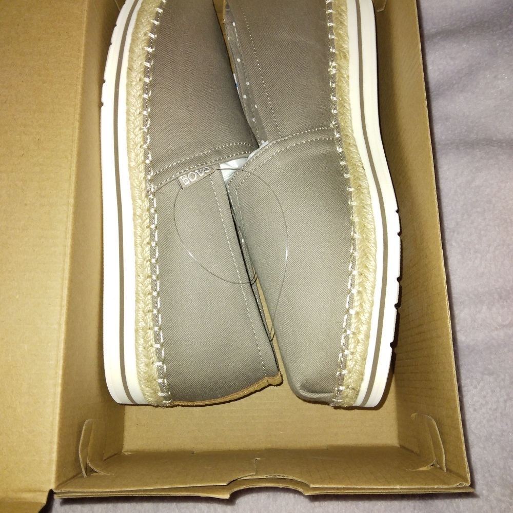 BOBS size 8.5 Taupe NWT